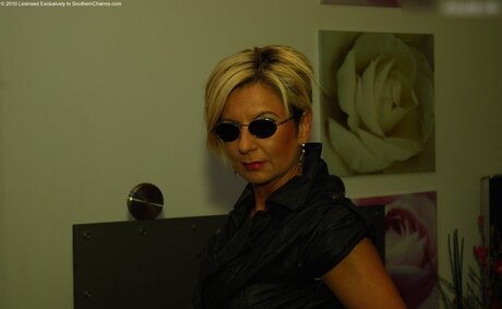 18歳のOnlyFans セクシーxxx 画像