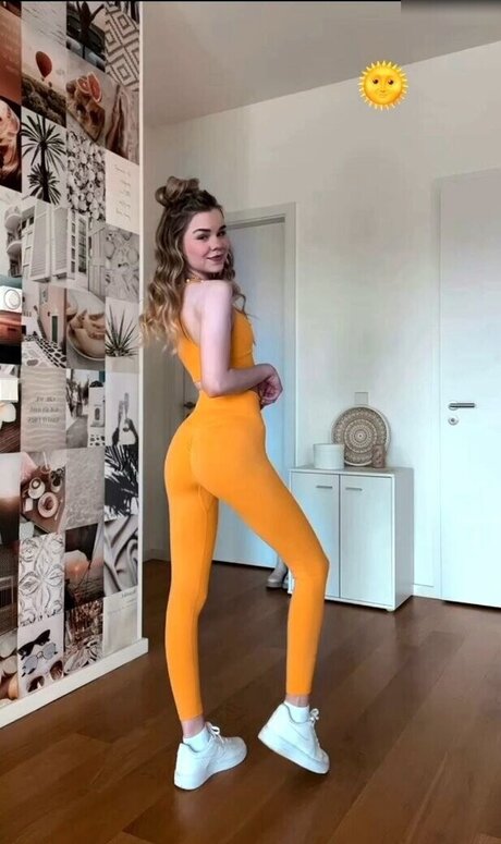 スターティーンオンリーファンズ 無料セクシー 写真