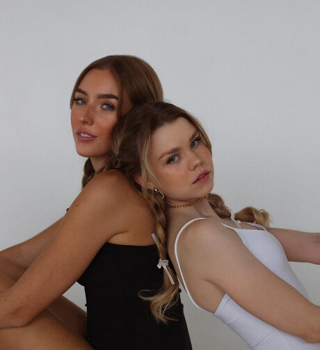 ビキニストリップOnlyFans 美しい裸 写真