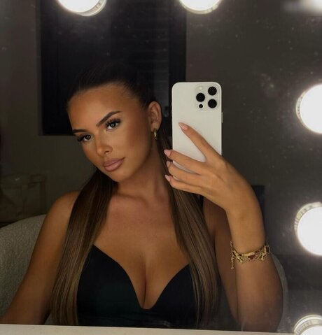 Jasmin Azizam ポルノスター 写真