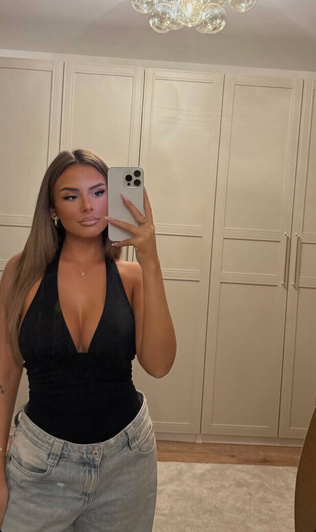 Jasmin Azizam ポルノスター 写真