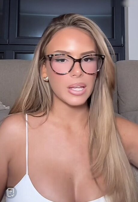 Jasmin Azizam トップモデル 写真