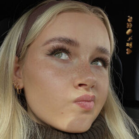 ゴスアジアンOnlyFans 美しい裸 写真