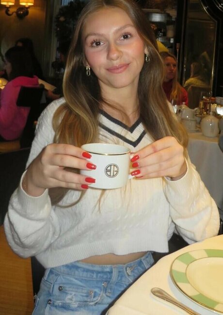 Mia Steele 可愛いモデル 写真