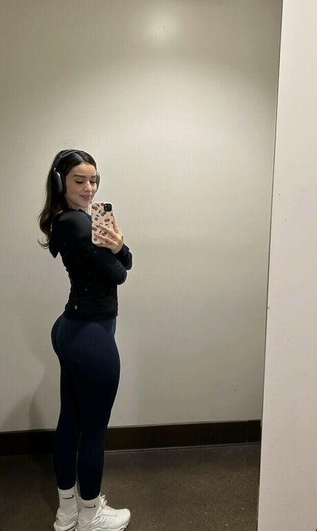 Simplyneidaa エロティックなスター ギャラリー