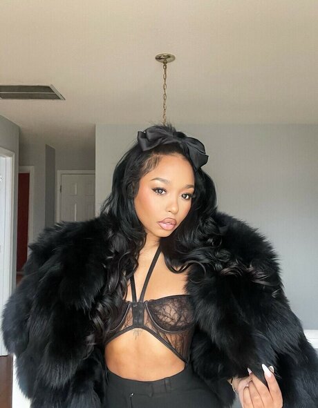 フェムボーイアジアンOnlyFans セクシーヌード 画像