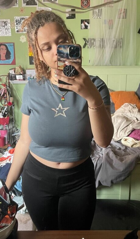 小さいチンポOnlyFans ホット 写真