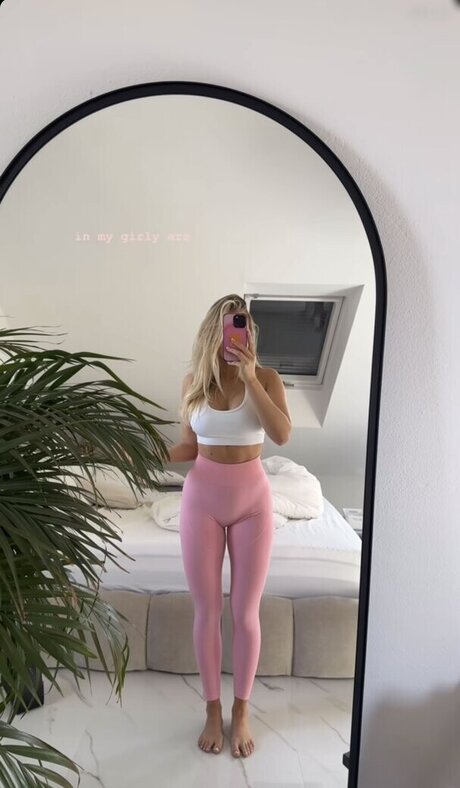 Emilia wue ホット女優 ギャラリー