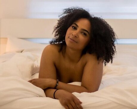 graefiin melanin アダルトスター 写真