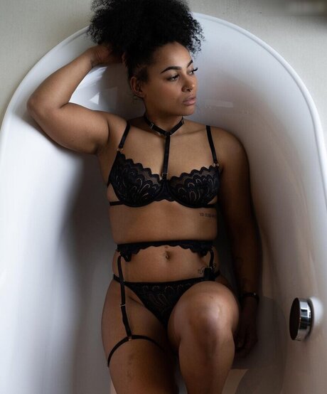 graefiin melanin ポルノモデル 画像