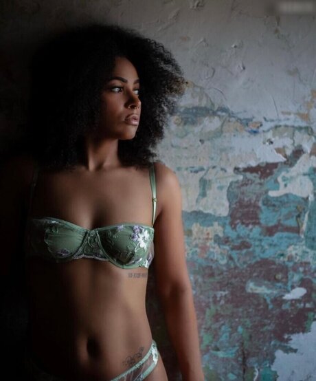 graefiin melanin セクシーモデル 写真