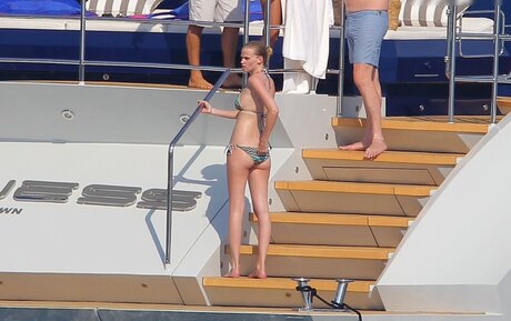 Lara Stone ヌードモデル 写真