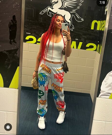 Satou Sabally ポルノ女優 画像