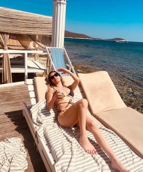 Ebrukzlyr 裸の女優 ギャラリー