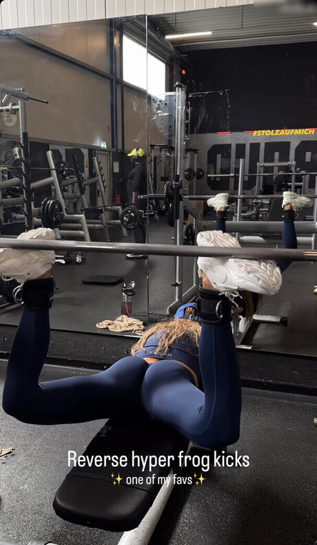 ビキニストリップOnlyFans ヌード 画像