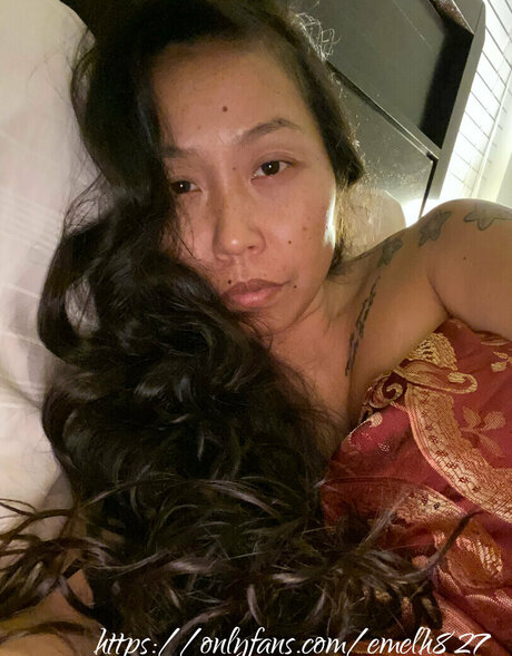 Emelh827 ポルノスター 美しい 写真