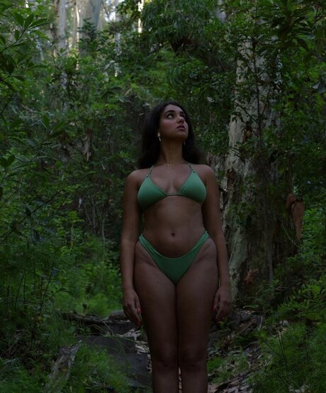 Geraldine Viswanathan 裸のスター 写真