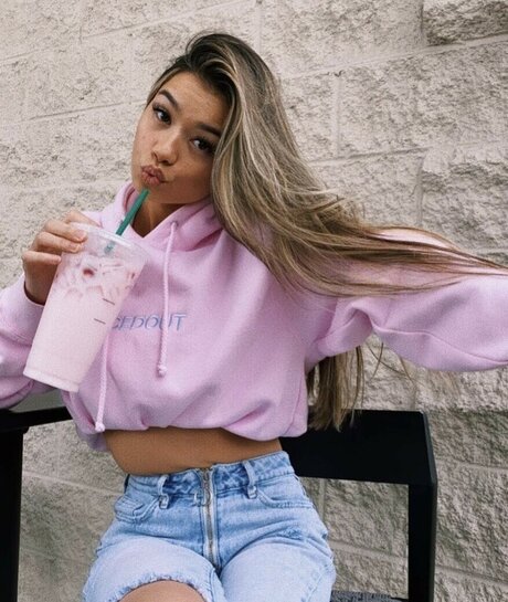 Kaylee Pereira ヌードモデル 写真