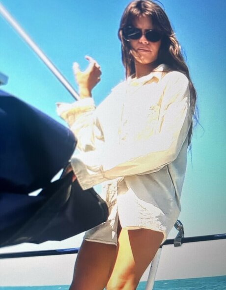 Sailing The Far Side 女優 画像