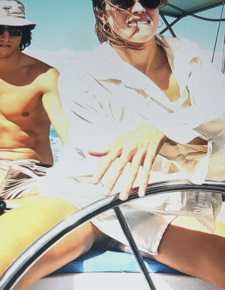 Sailing The Far Side 美しいモデル アーカイブ