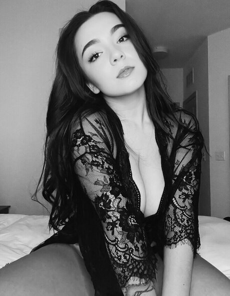 曲線美の裸OnlyFans 美しいポルノ ギャラリー