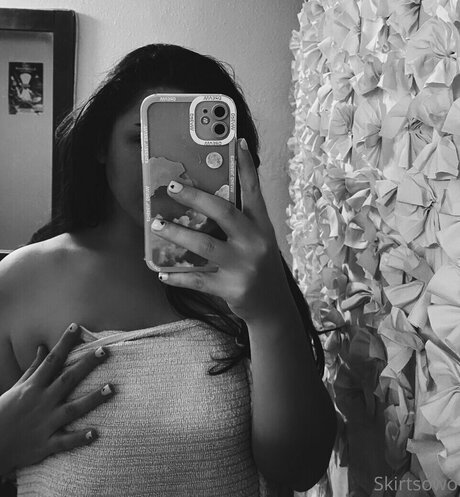 スターティーンオンリーファンズ セクシーヌード 写真