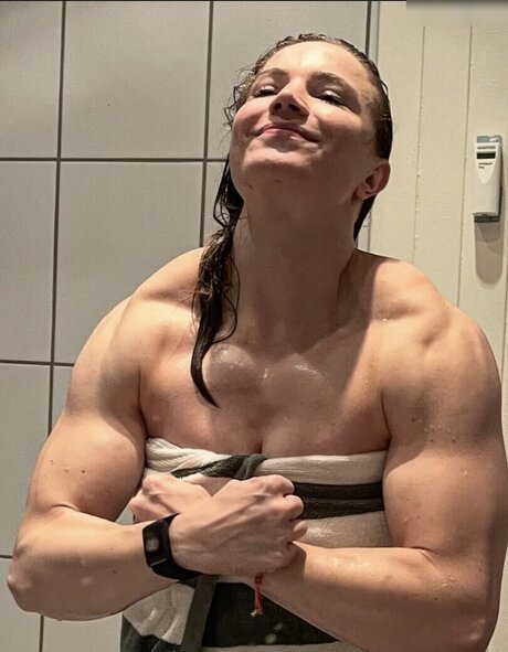 Lea Schreiner セクシーなスター 画像