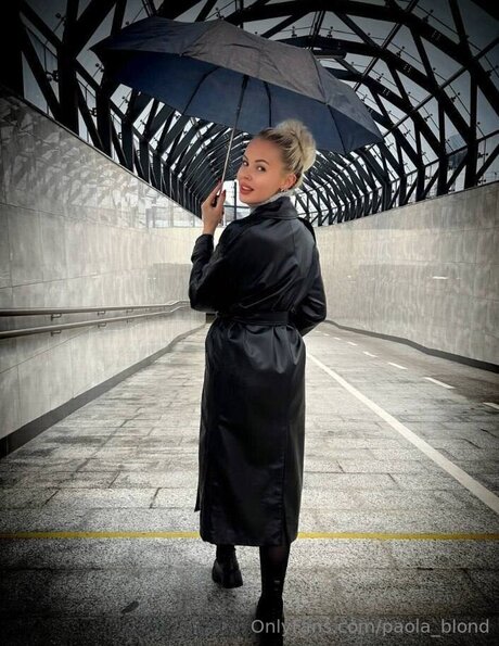 Paola blond 高品質女優 写真