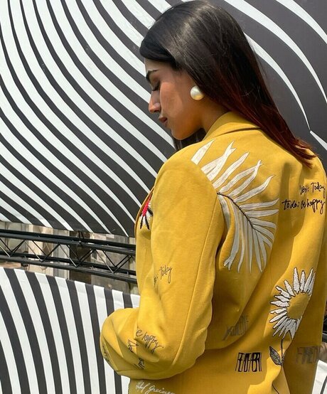 Pakhi Gadh ヌードモデル ギャラリー