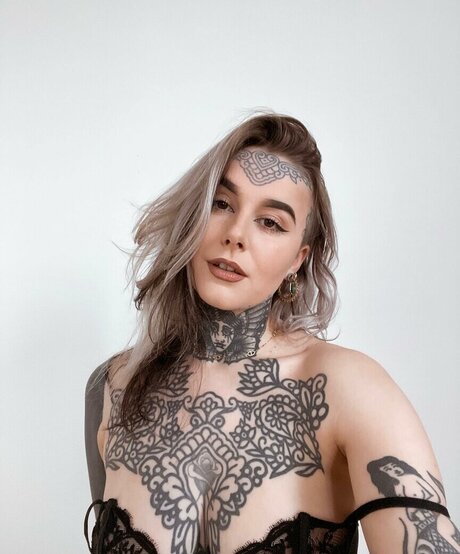 divinement bon ホット女優 ギャラリー