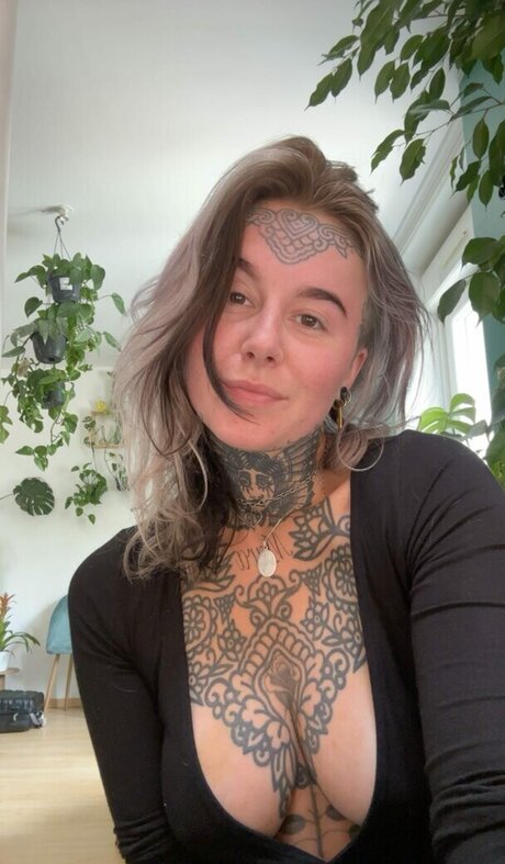 divinement bon ホットモデル 画像