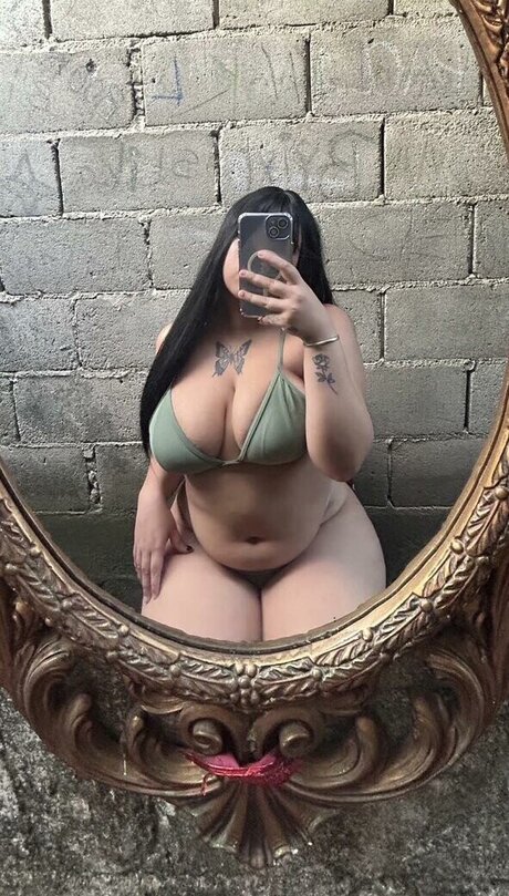 Elizabeth Nazariego ポルノスター 画像