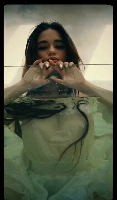 アジアンシャワー OnlyFans エロチック 画像