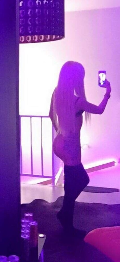 Melanie Hirsch ポルノスター トップ 写真