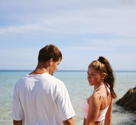 レズビアン ストラップオン OnlyFans 無料 写真