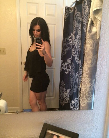 Saraya Jade Bevis ヌードモデル ギャラリー