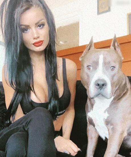 Saraya Jade Bevis 裸のポルノスター 画像