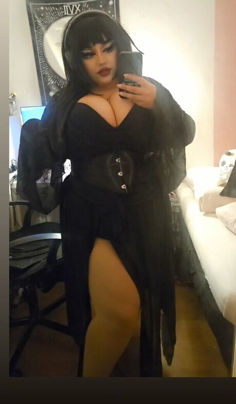 アナルパウグオンリーファンズ 裸 写真