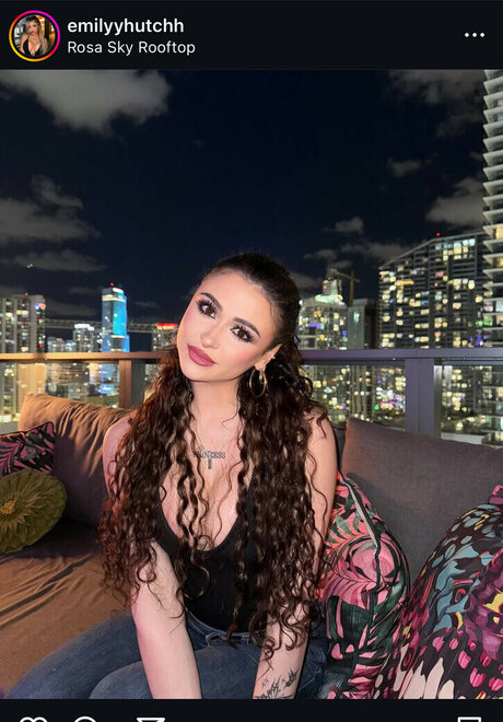 Emilyyhutchh かわいいポルノスター 写真