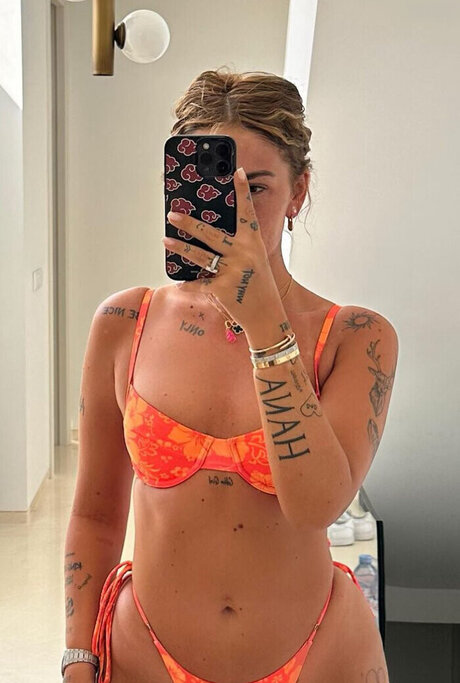 お金 OnlyFans セクシーヌード 写真