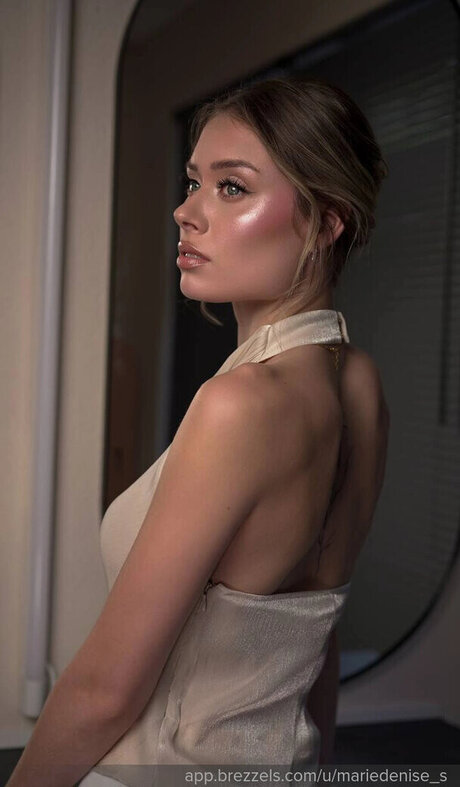 ニューハーフ 熟女 OnlyFans アート裸 画像