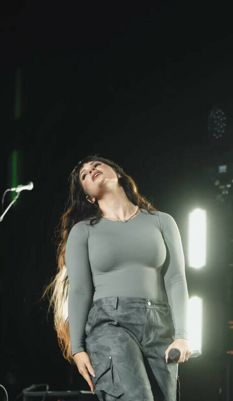 興奮した熟女OnlyFans 美しいポルノ 写真