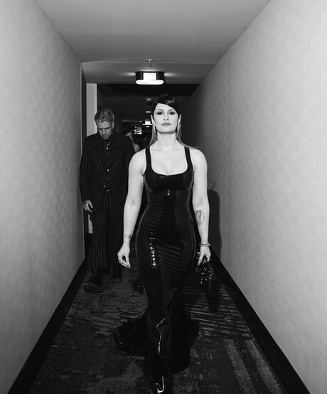 ブロンドオンリーファン ホット裸 写真