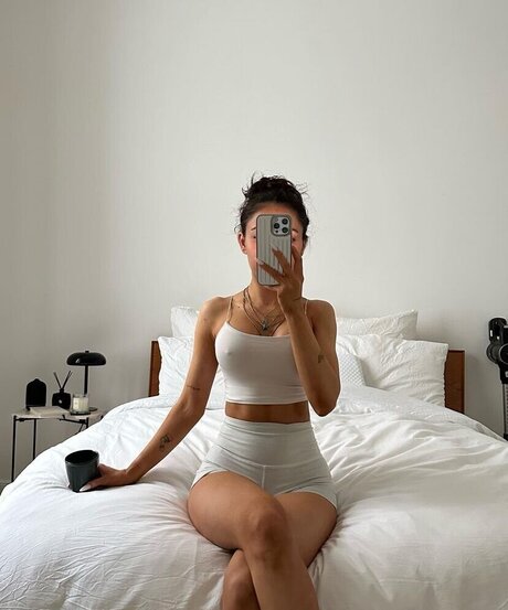 Merve zkan ポルノスター 画像