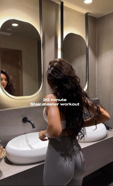 Merve zkan セクシーモデル 写真