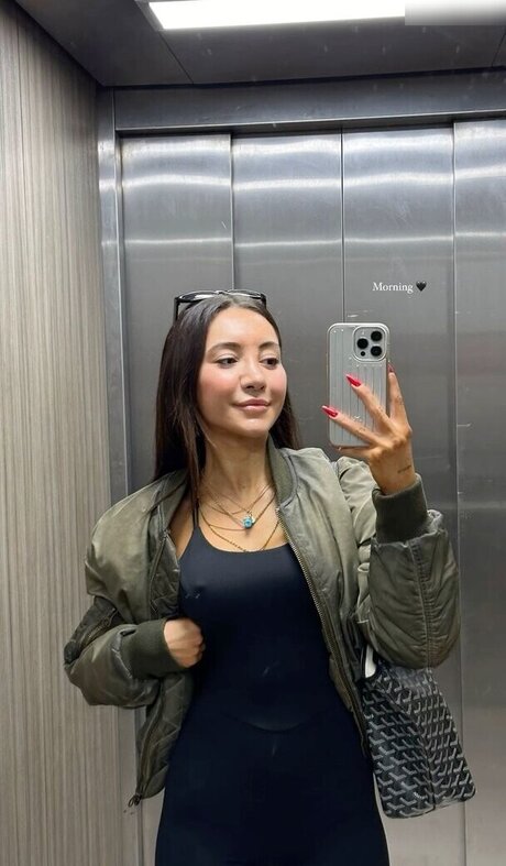 Merve zkan ホットスター 写真