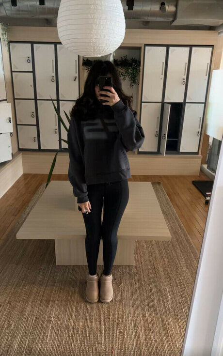 ニューハーフ 熟女 OnlyFans 美しいヌード 写真