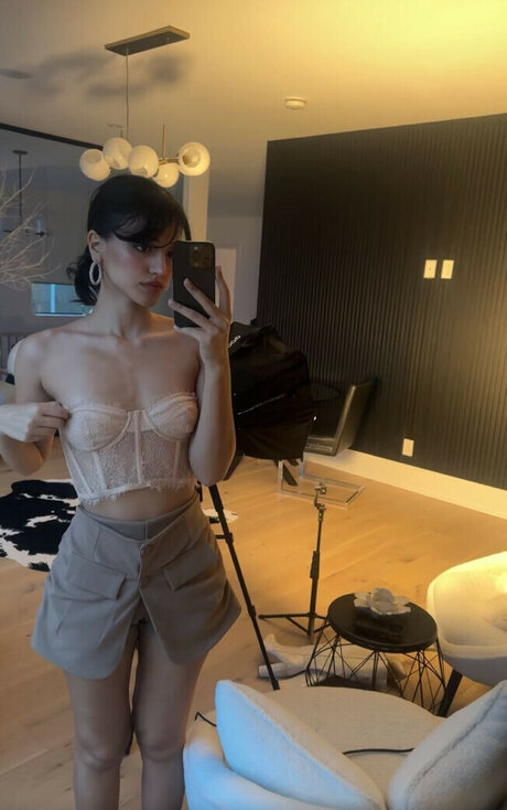 Melody Oz トップモデル ギャラリー