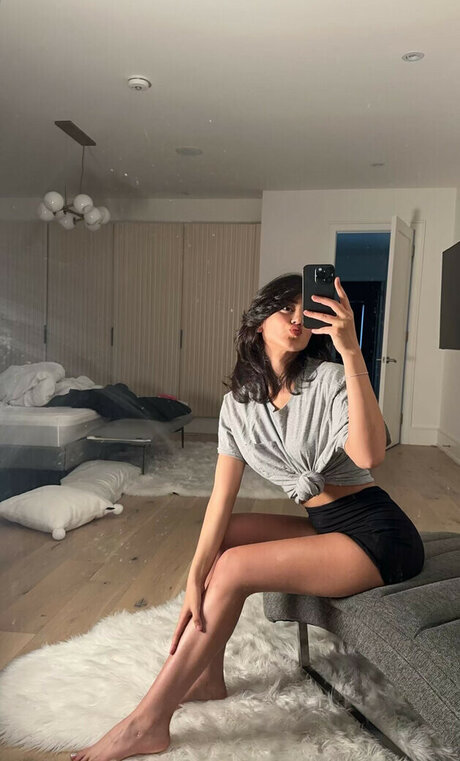 Melody Oz ポルノスター 裸 アーカイブ