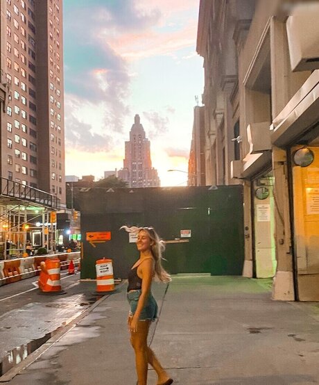 julie tirado 裸のモデル 画像